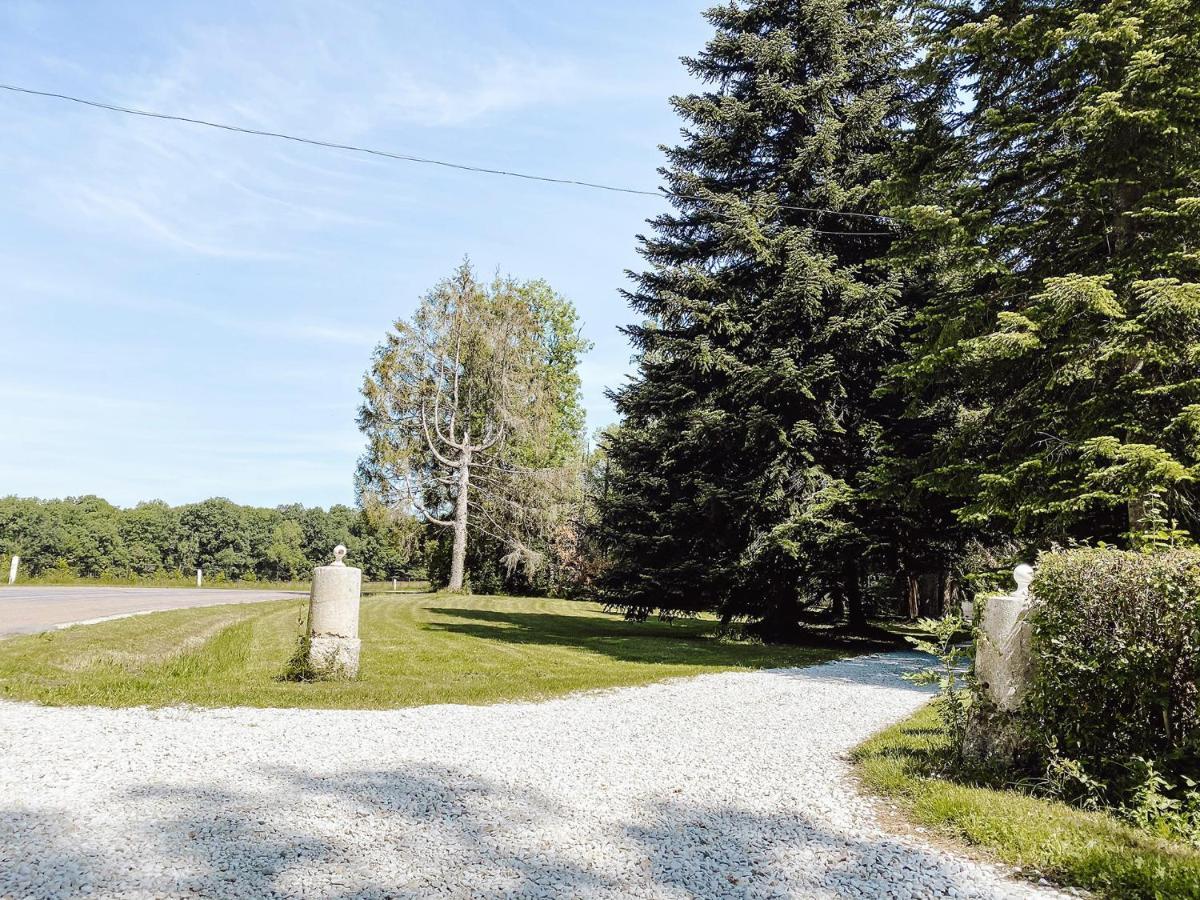 Le Val Suzenay Guest House Vendeuvre-sur-Barse Екстериор снимка